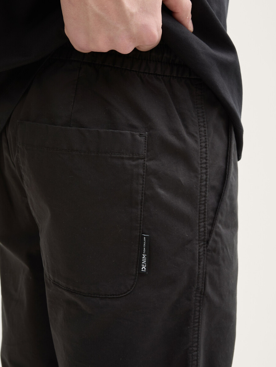 pantalones cortos regulares con cinturilla elástica de algodón.