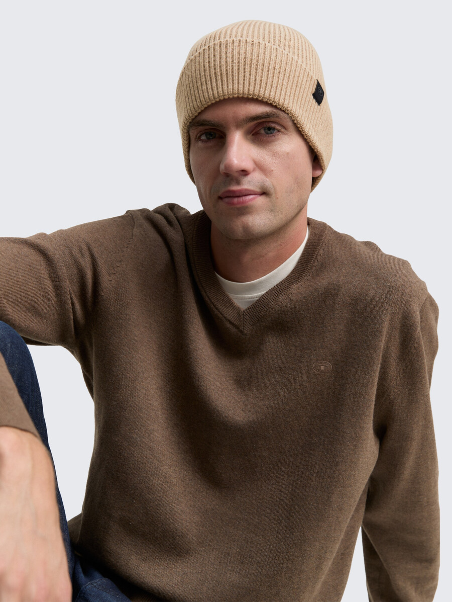 gorro de punto con contenido de lana