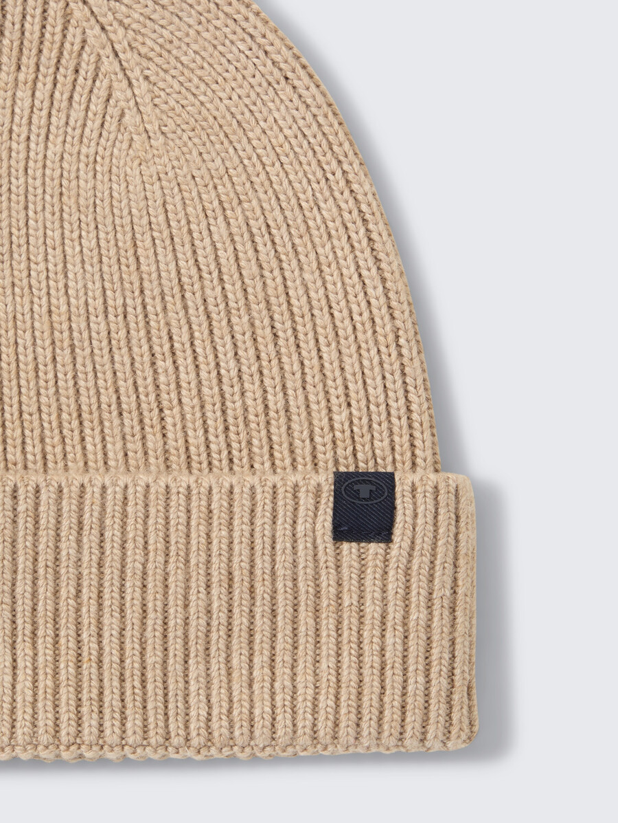 gorro de punto con contenido de lana