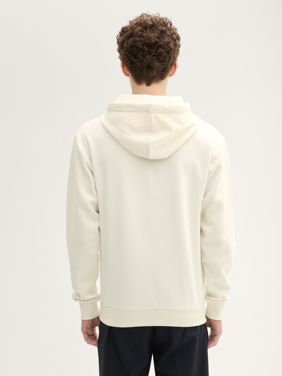 sudadera con capucha y estampado