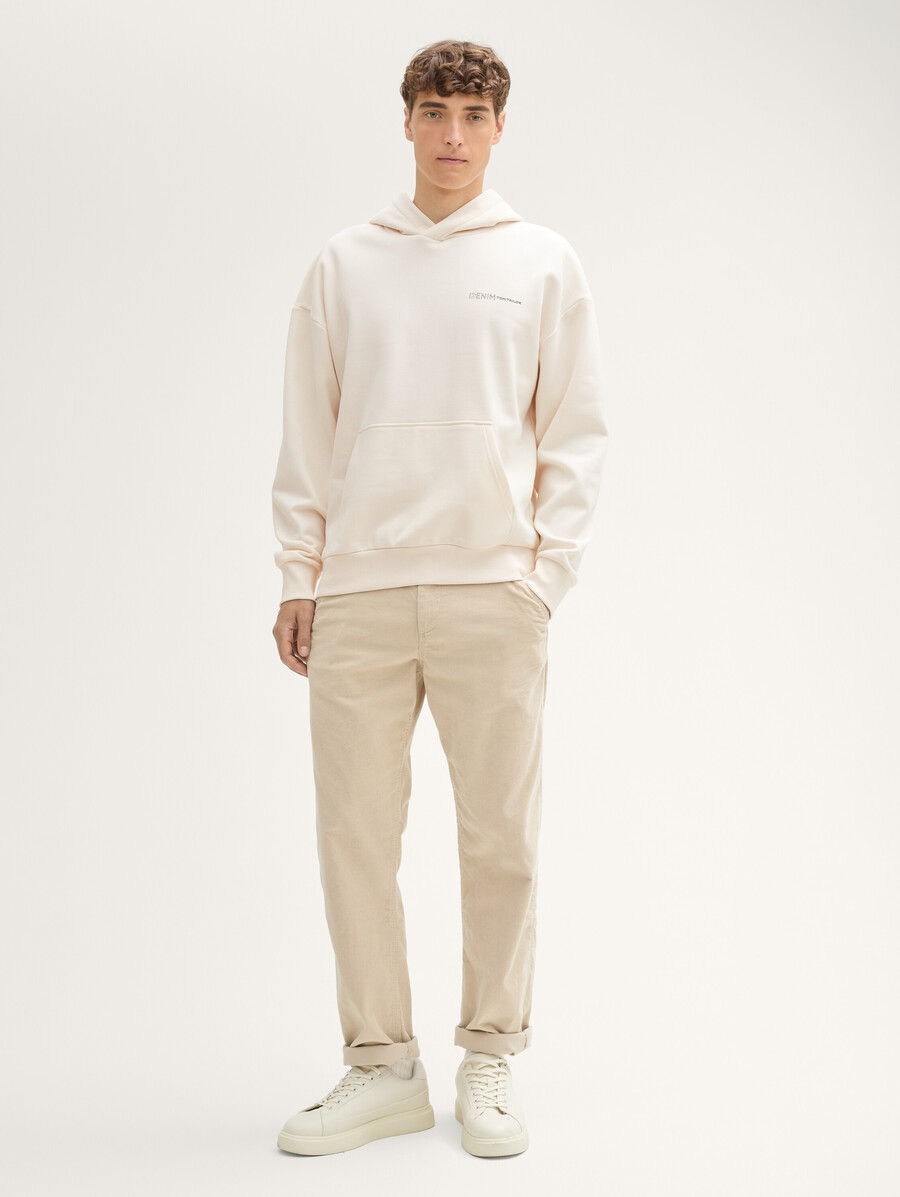 sudadera con capucha y estampado