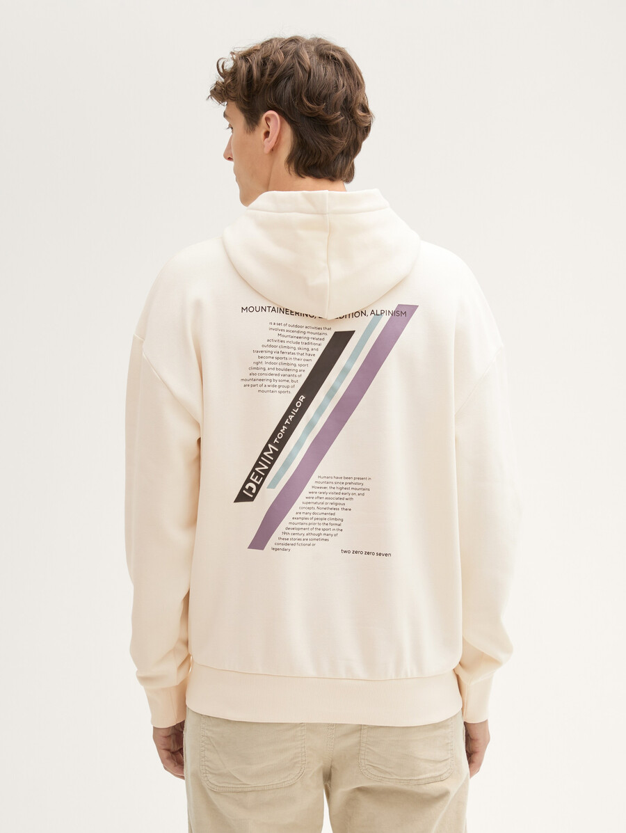 sudadera con capucha y estampado