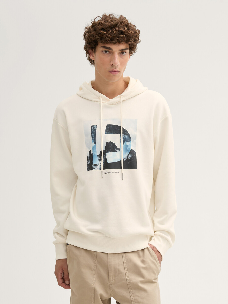 sudadera con capucha y estampado