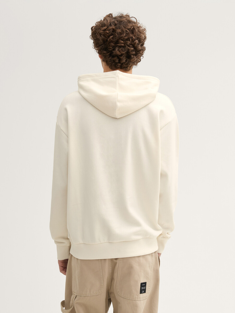 sudadera con capucha y estampado