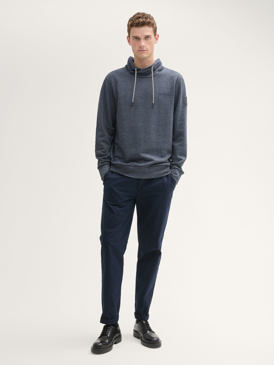 sudadera con detalles de logo