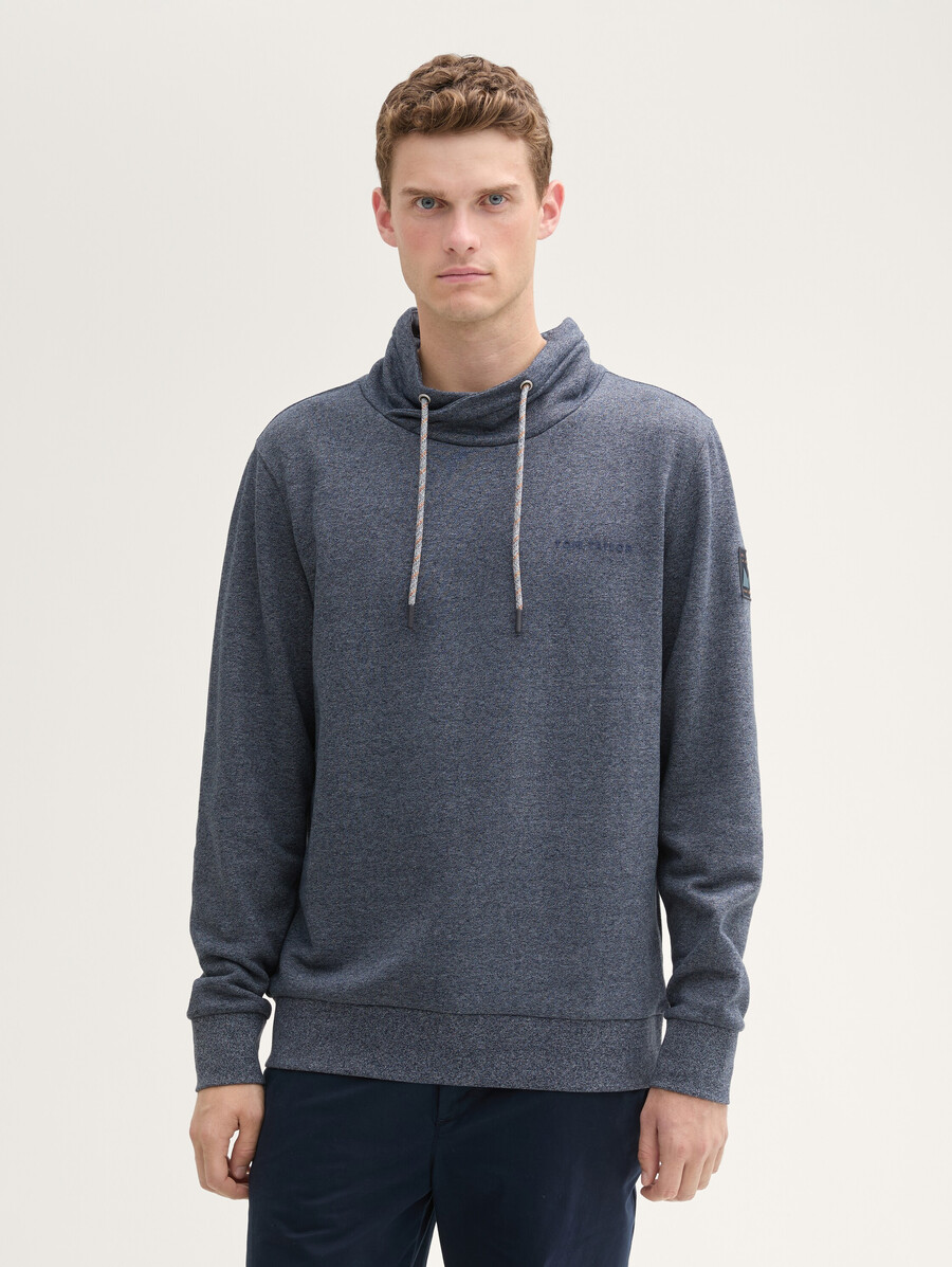 sudadera con detalles de logo