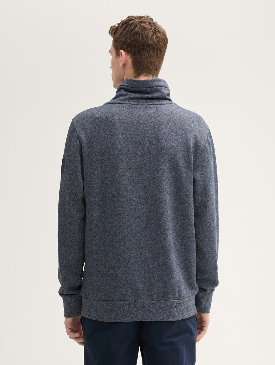 sudadera con detalles de logo