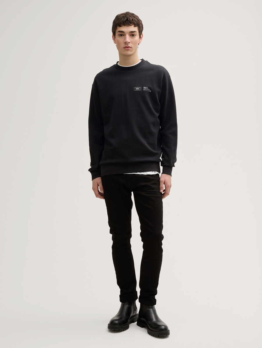 sudadera con etiqueta de logo