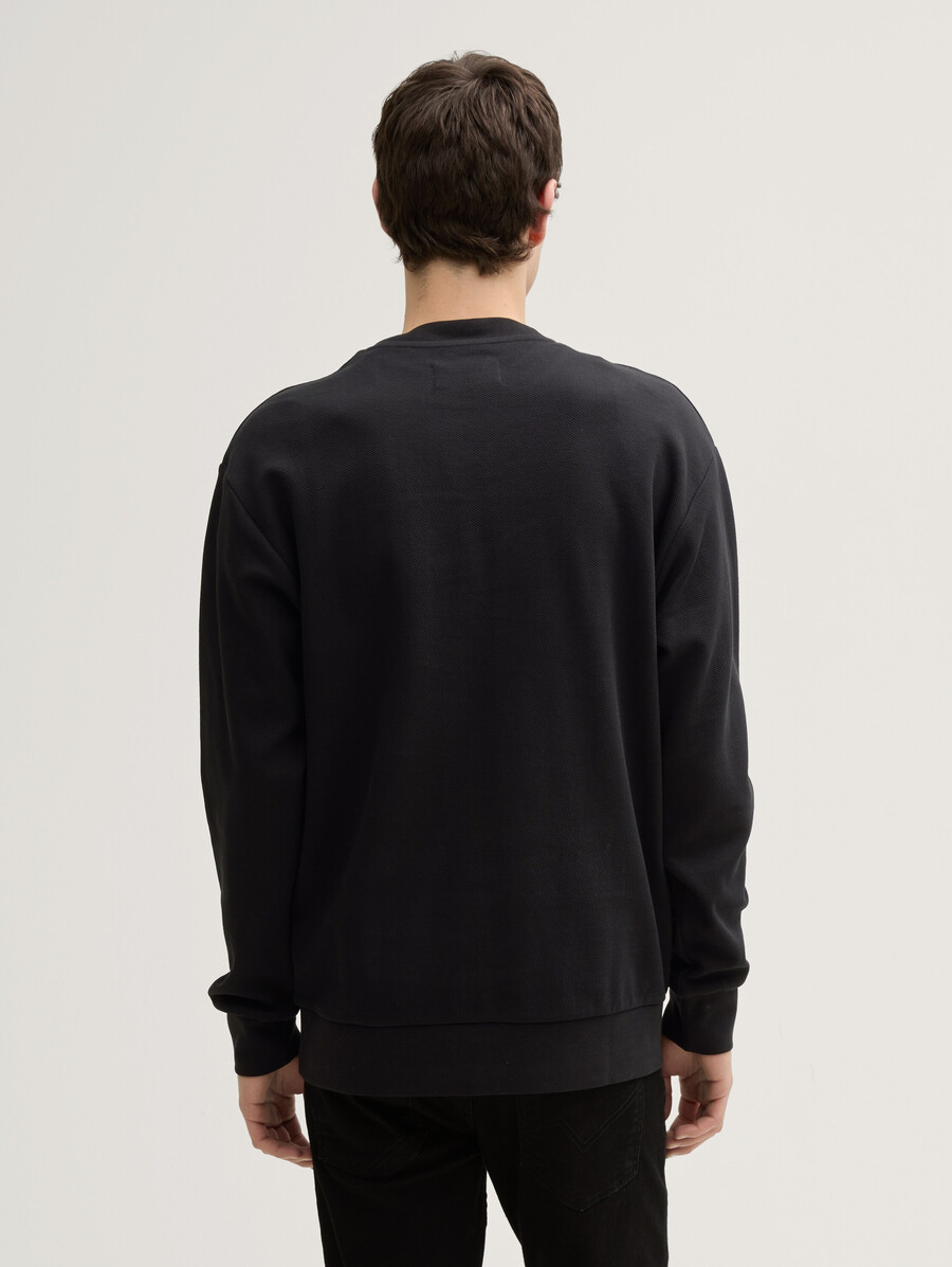 sudadera con etiqueta de logo