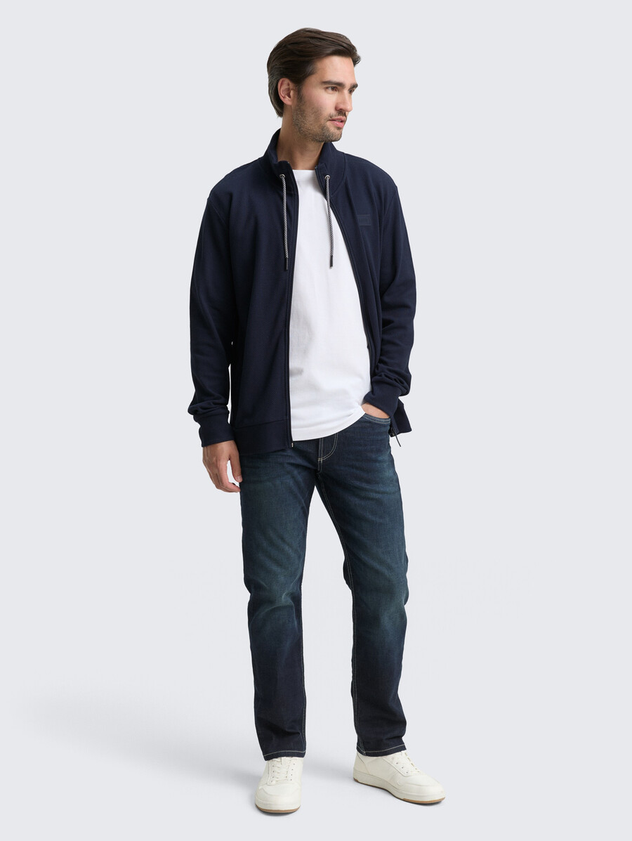 chaqueta deportiva ultraligera con cuello alto