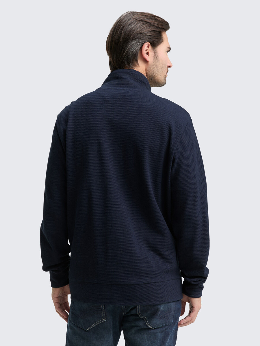 chaqueta deportiva ultraligera con cuello alto