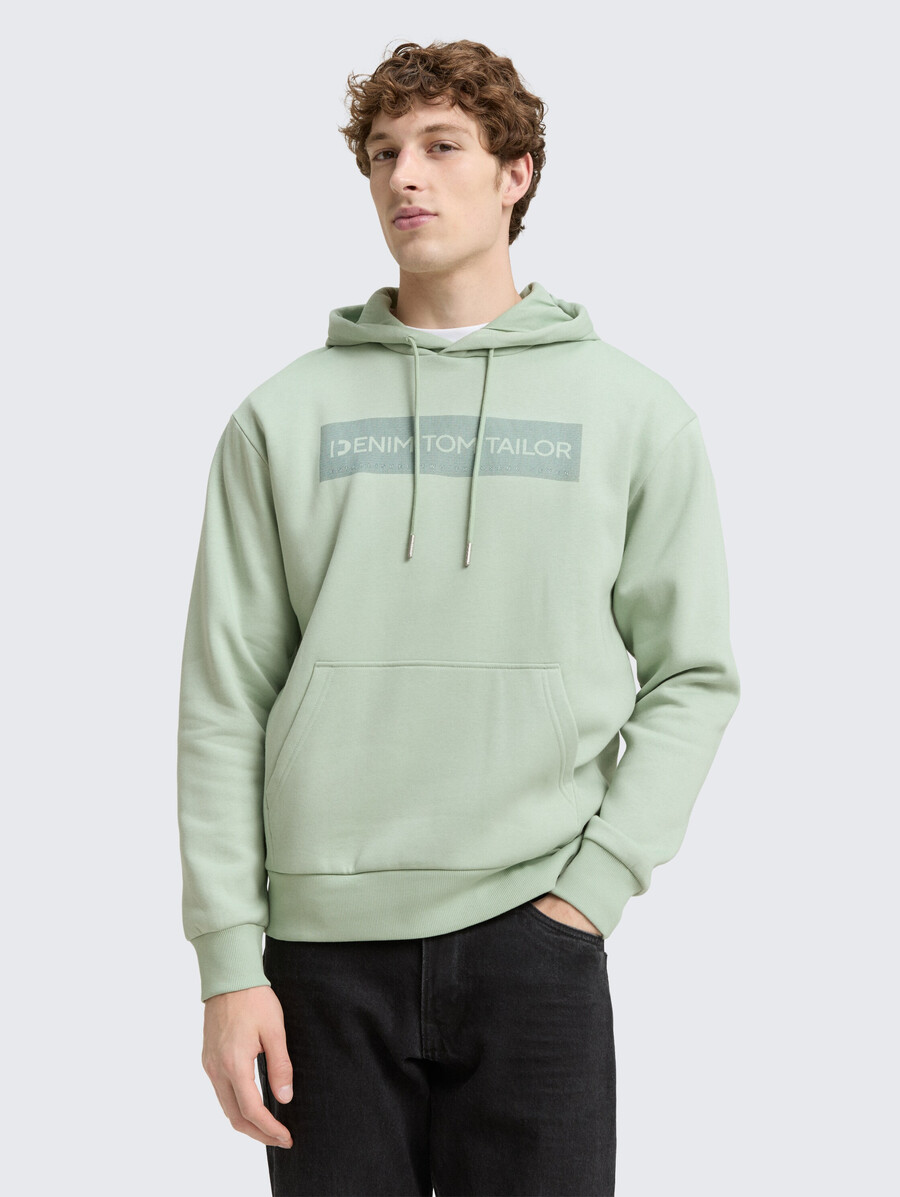 sudadera con capucha y estampado
