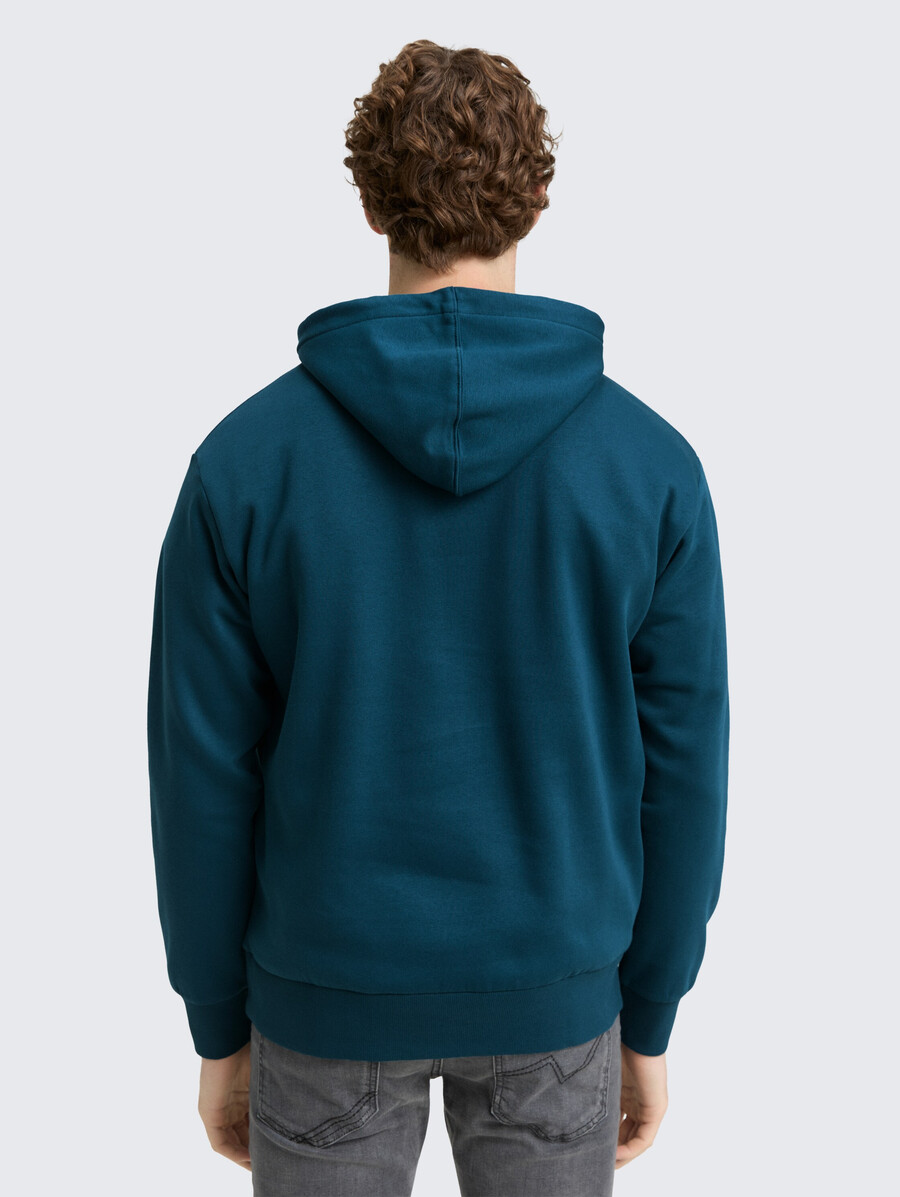 sudadera con capucha y estampado
