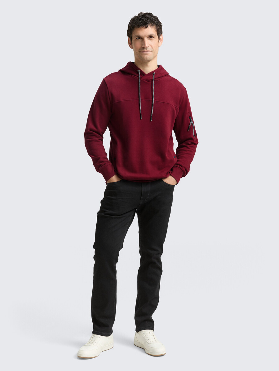 sudadera con capucha y bolsillos