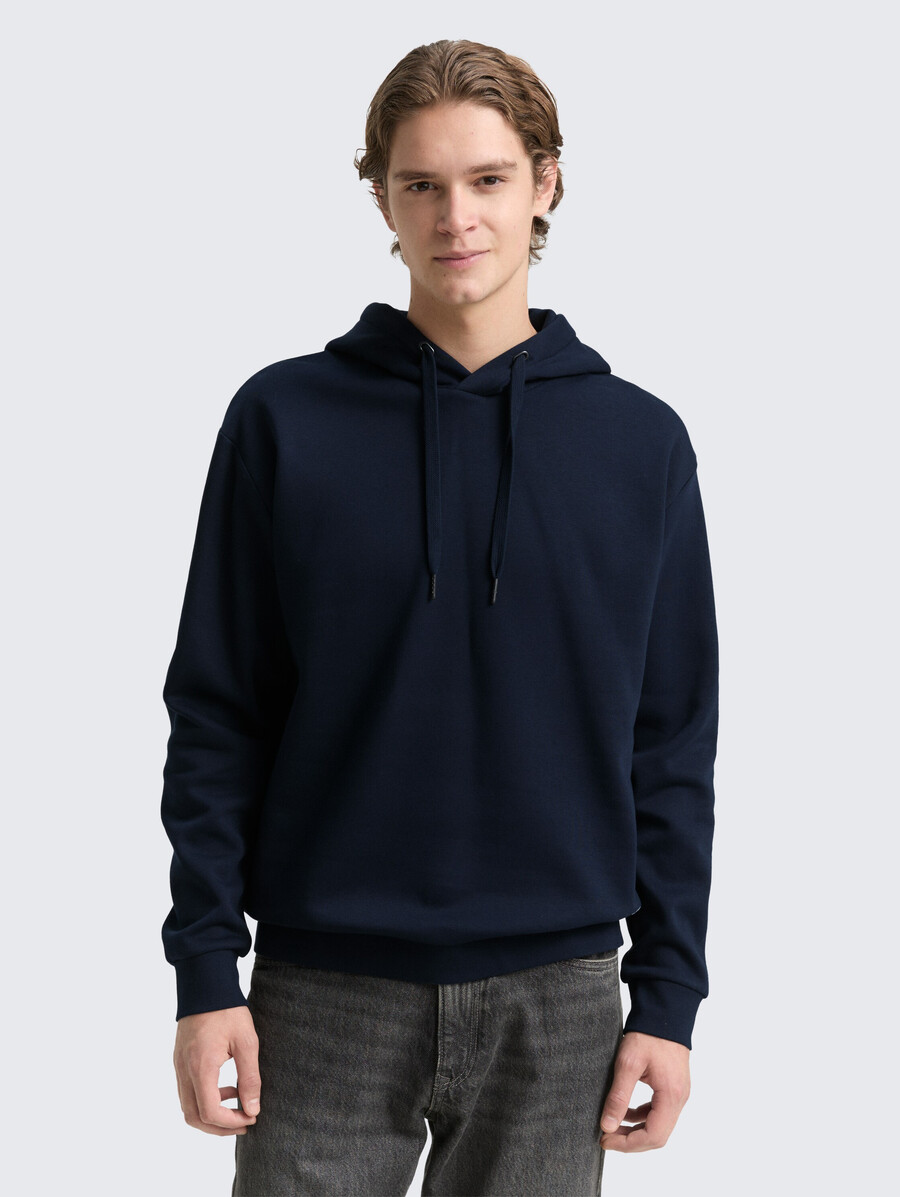 sudadera con capucha y logo