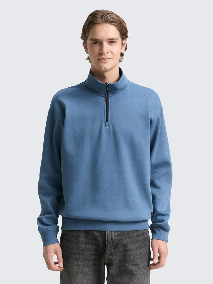sudadera troyer con insignia del logotipo