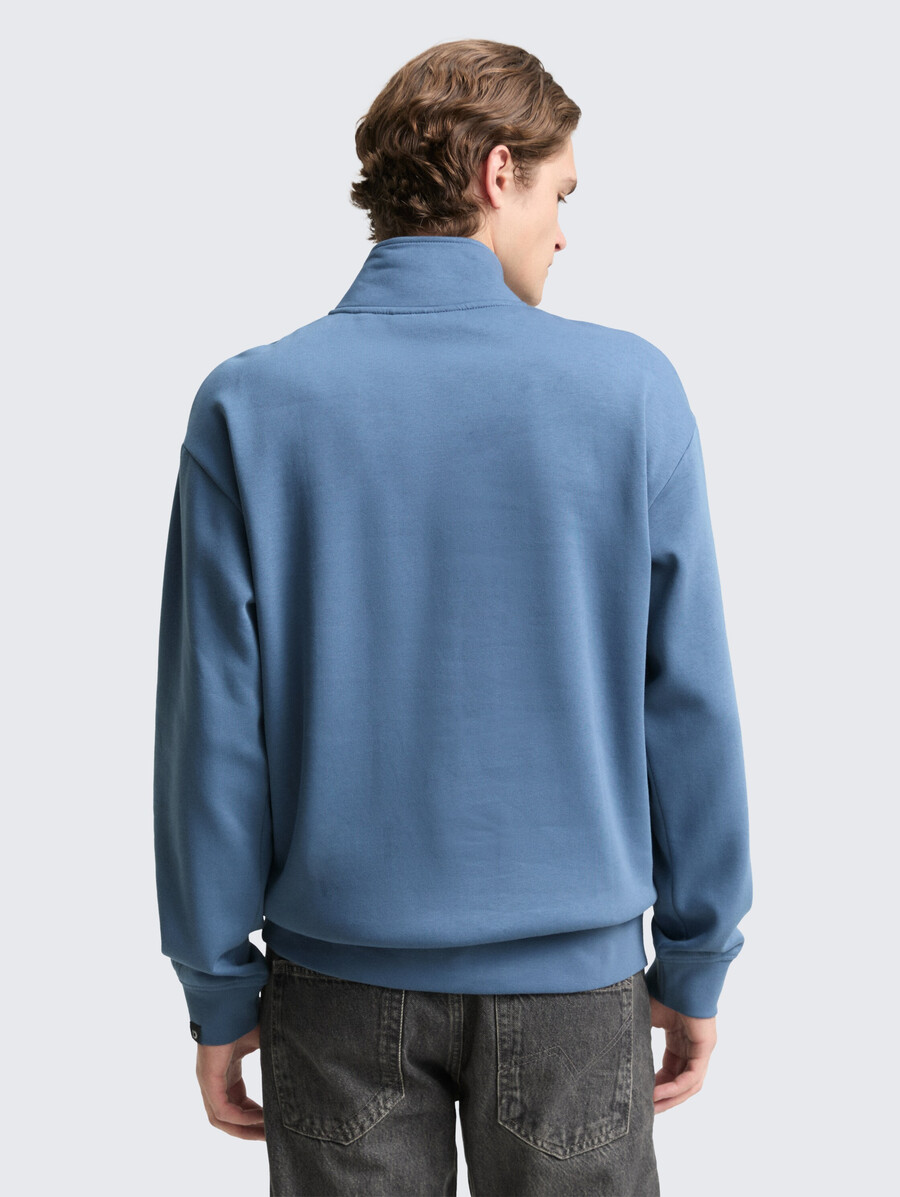 sudadera troyer con insignia del logotipo