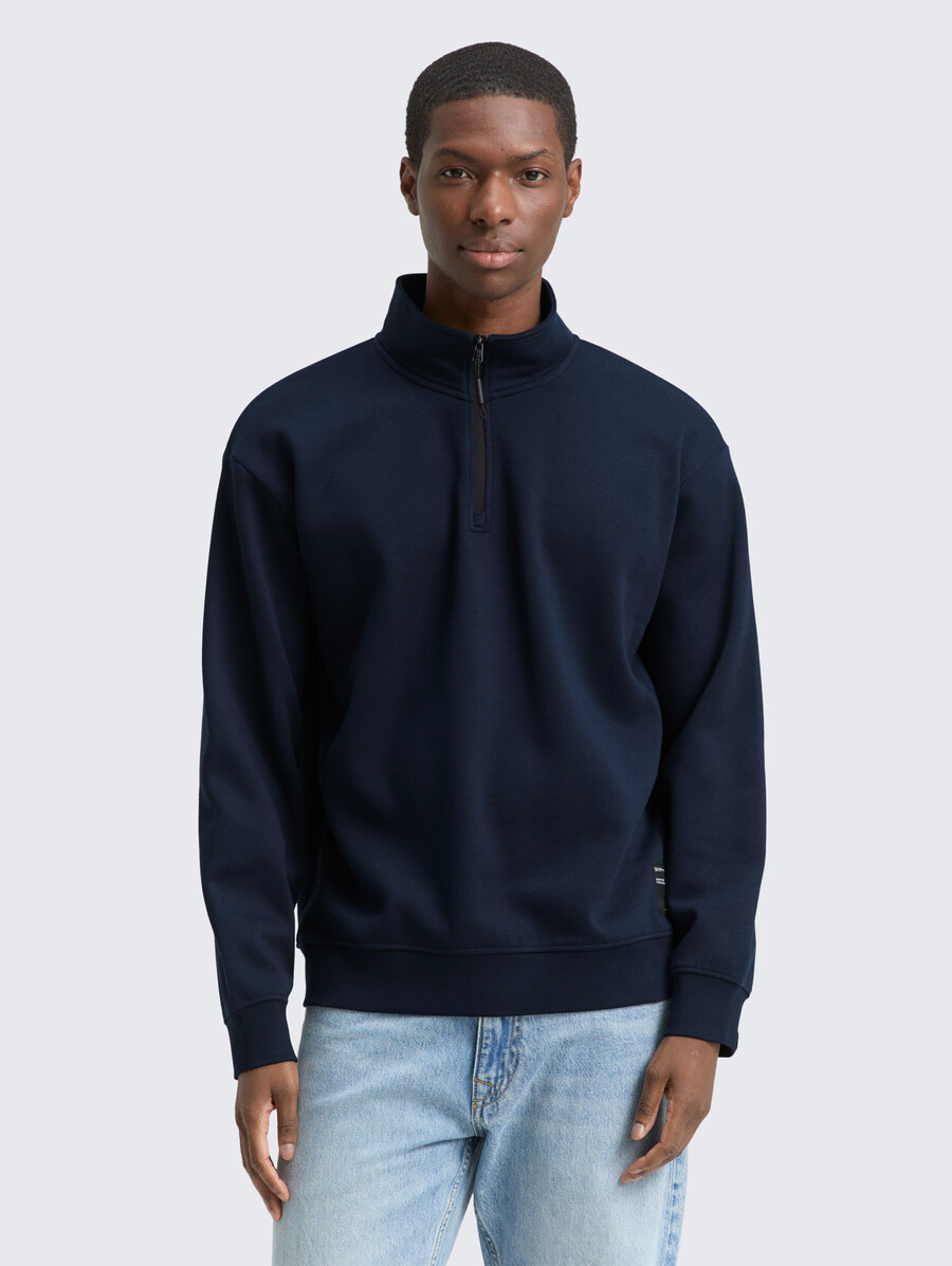 sudadera troyer con insignia del logotipo