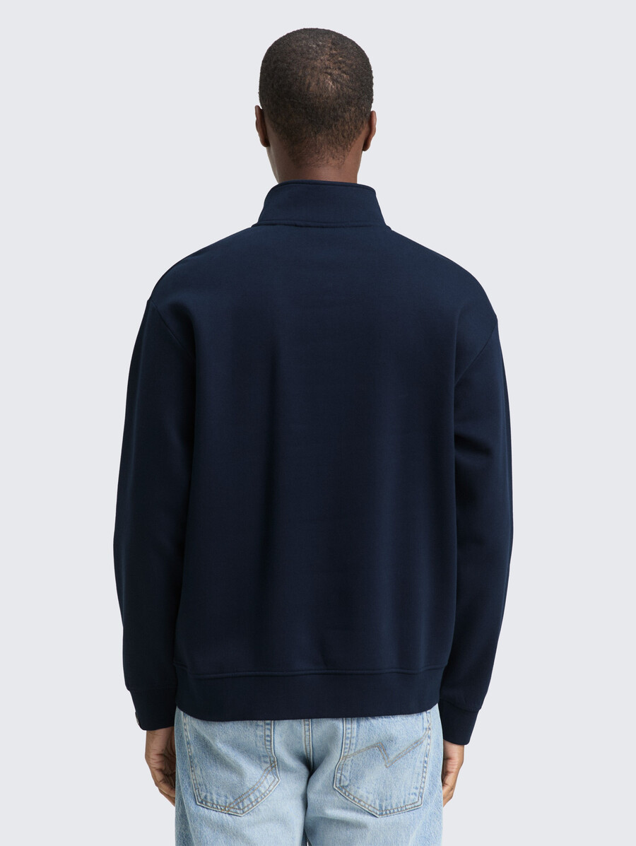 sudadera troyer con insignia del logotipo