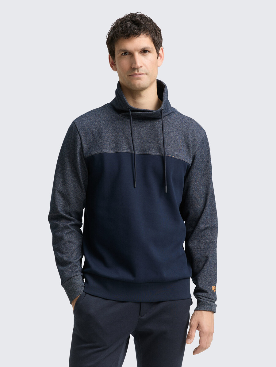 sudadera tipo snood con mezcla de texturas
