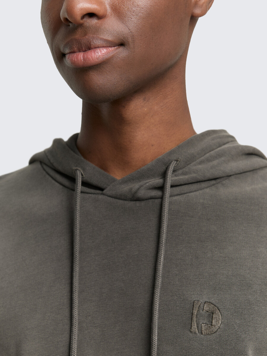sudadera con capucha teñida