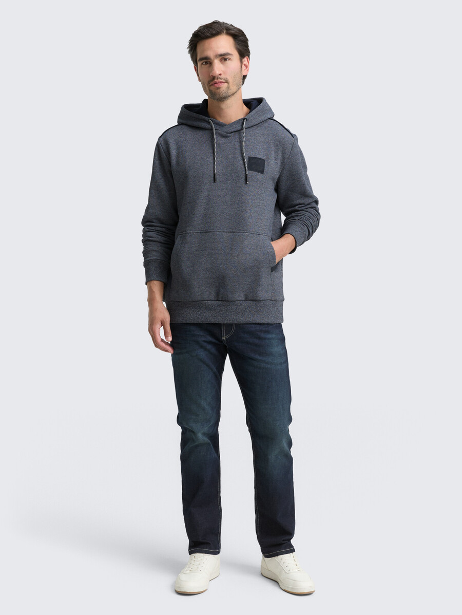 sudadera con capucha y logo