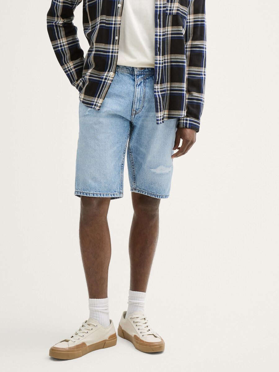 pantalones cortos vaqueros desgastados y ajustados ttpiers