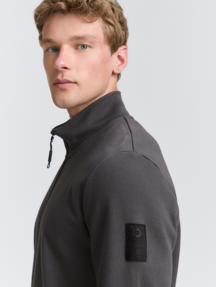 chaqueta deportiva de piqué con cuello alto