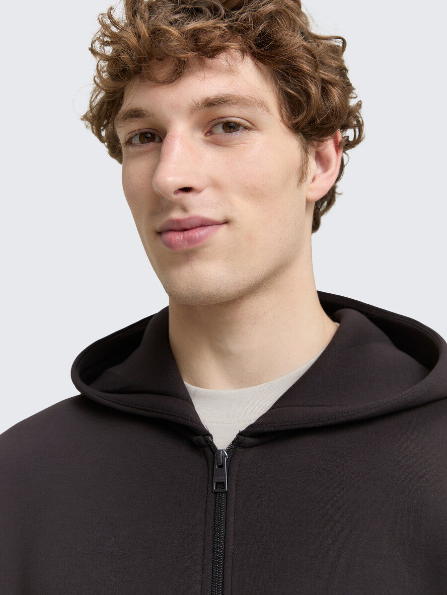 chaqueta deportiva con capucha y corte holgado de scuba