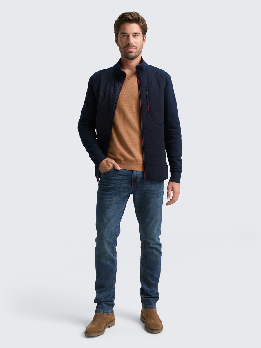 chaqueta deportiva híbrida con acolchado