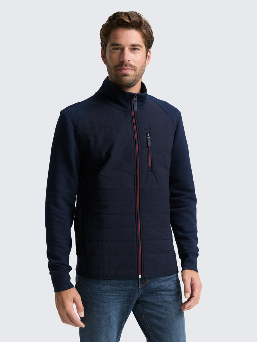 chaqueta deportiva híbrida con acolchado