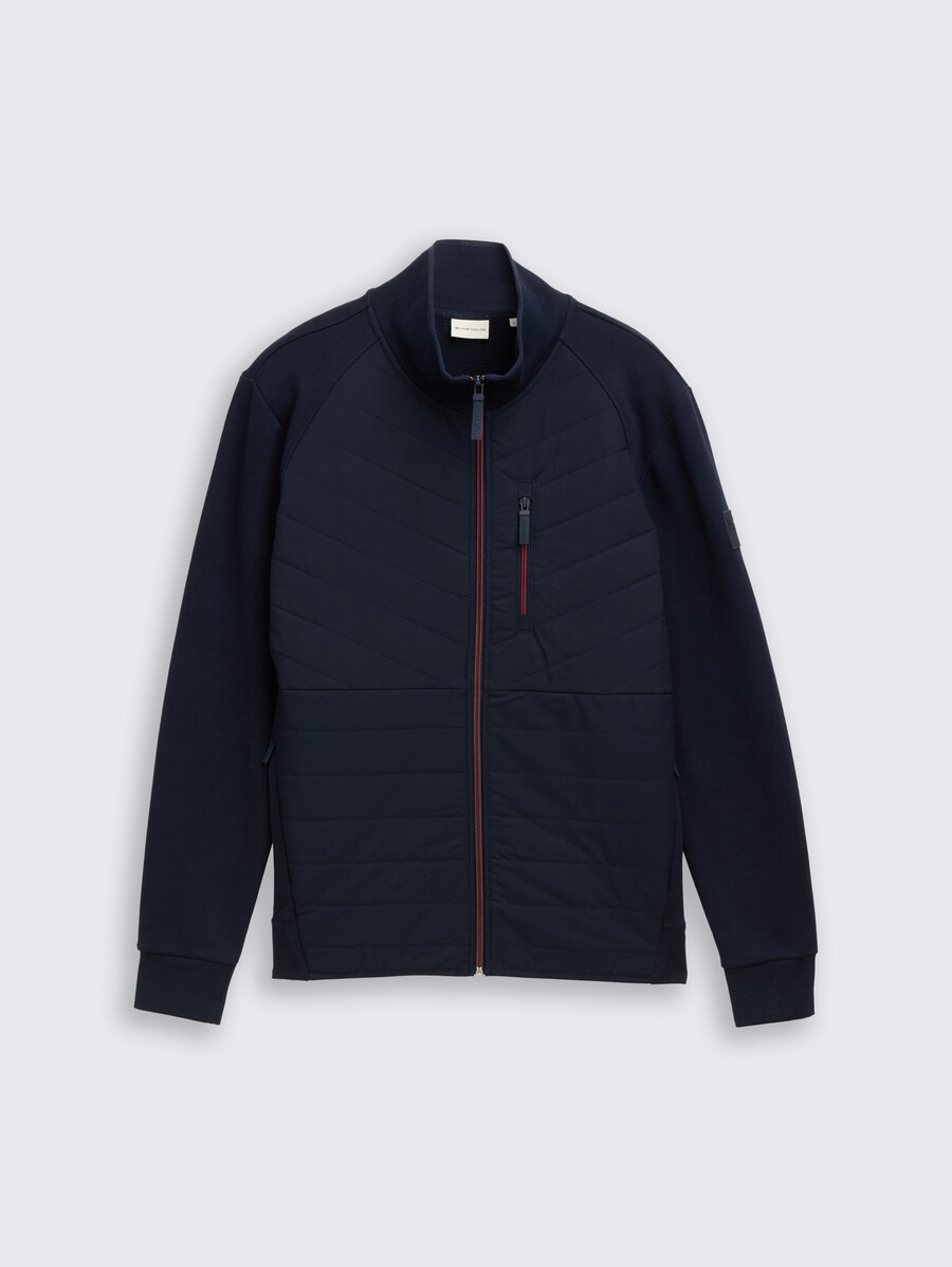 chaqueta deportiva híbrida con acolchado