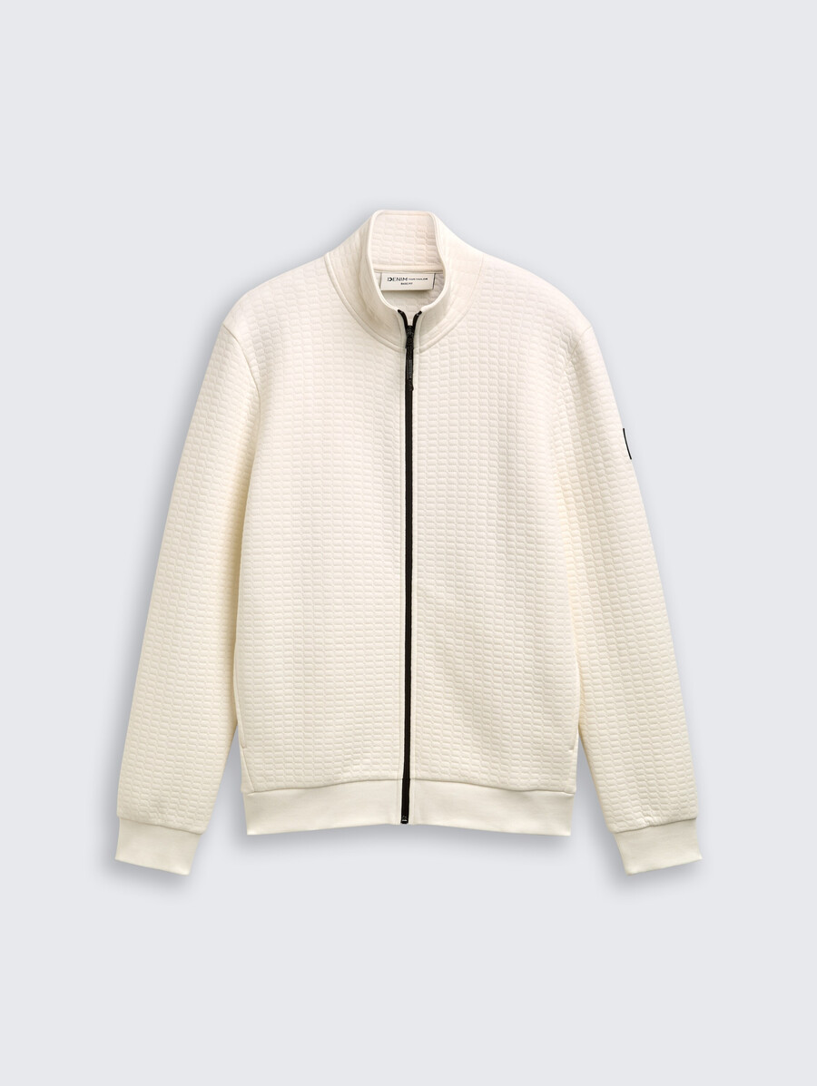 chaqueta deportiva con cuello alto