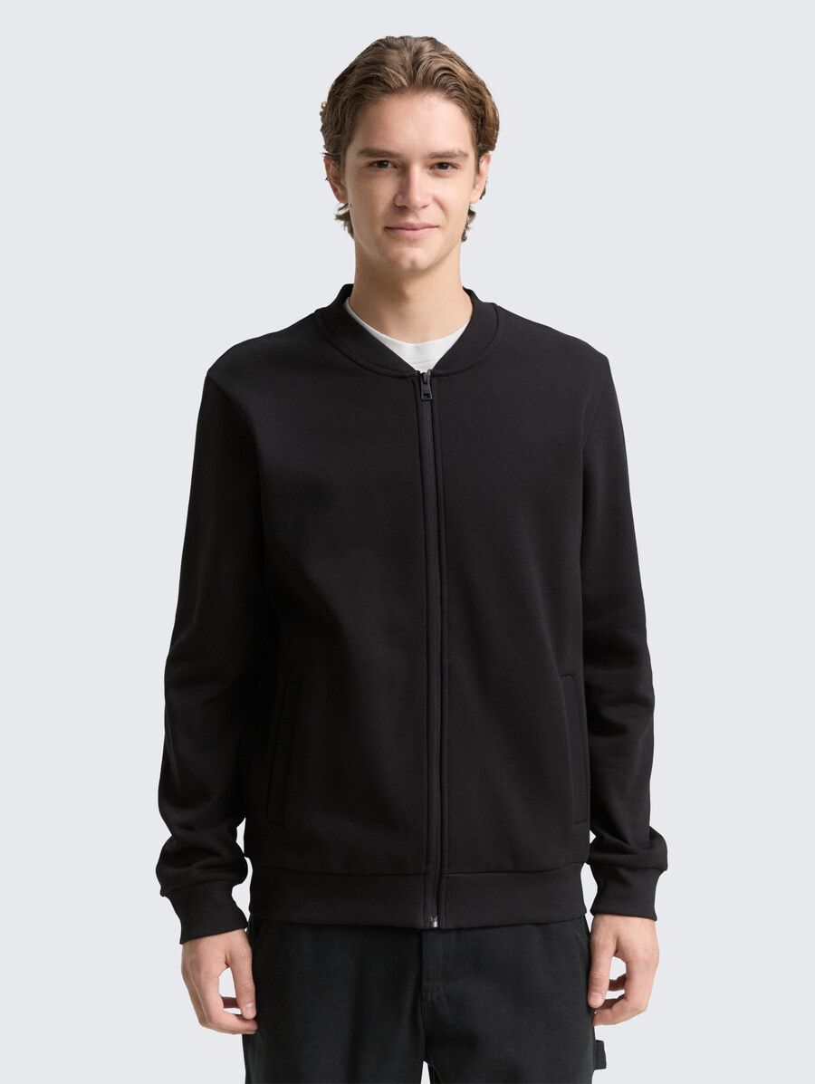 chaqueta sudadera con cuello bomber