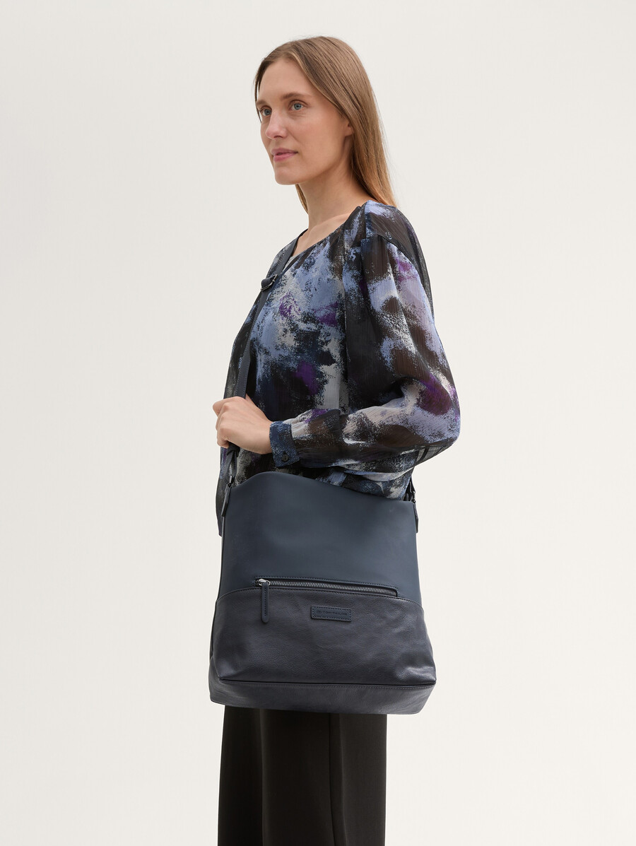 bolso tipo sobre de piel sintética ttgia m
