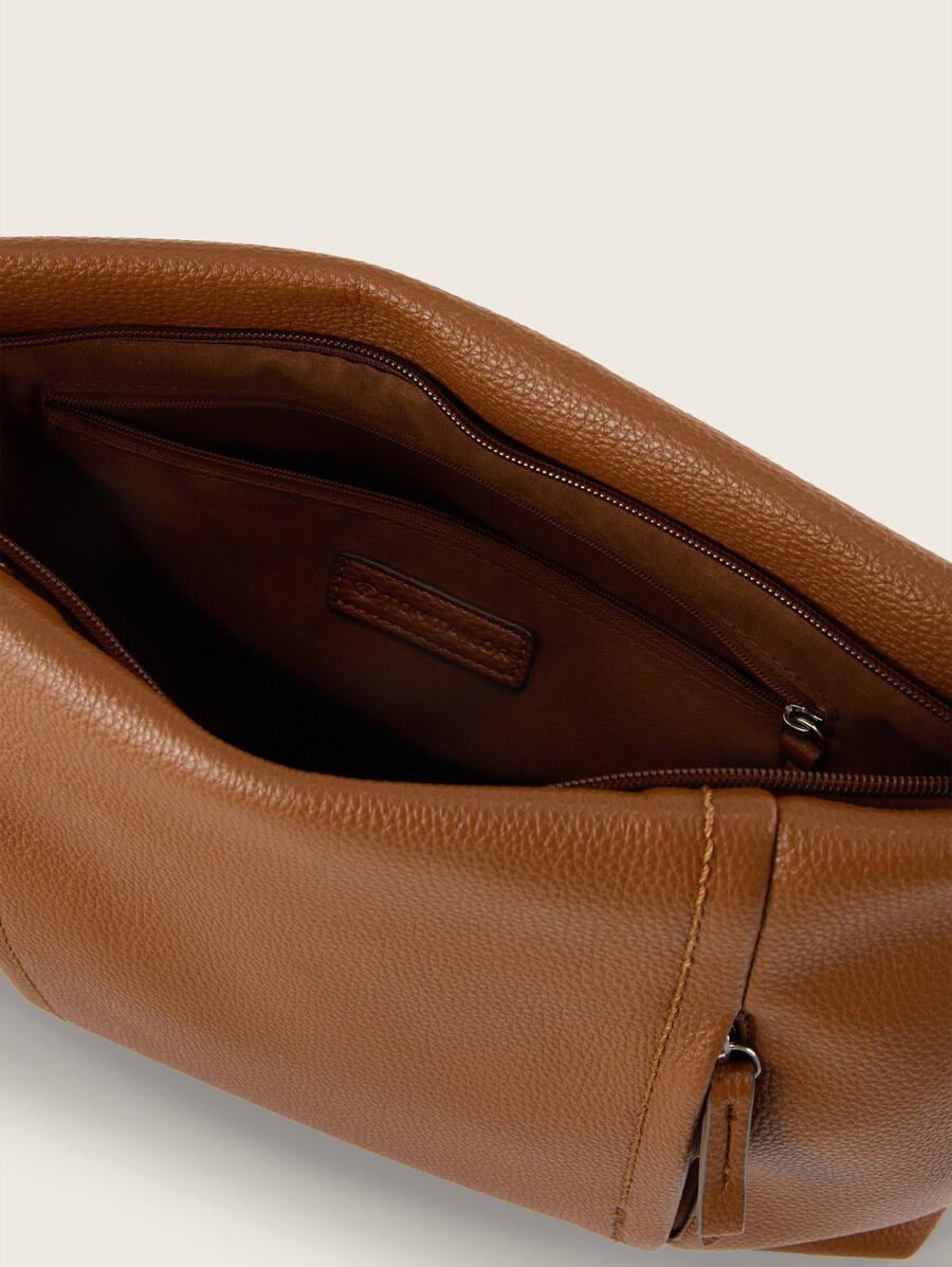 bolso tipo sobre ttbeca m con detalles de cremallera