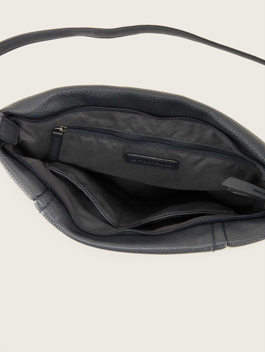 bolso tipo sobre ttbeca m con detalles de cremallera
