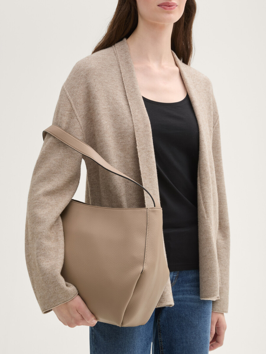 bolso tipo sobre ttberit m con colgante de logotipo