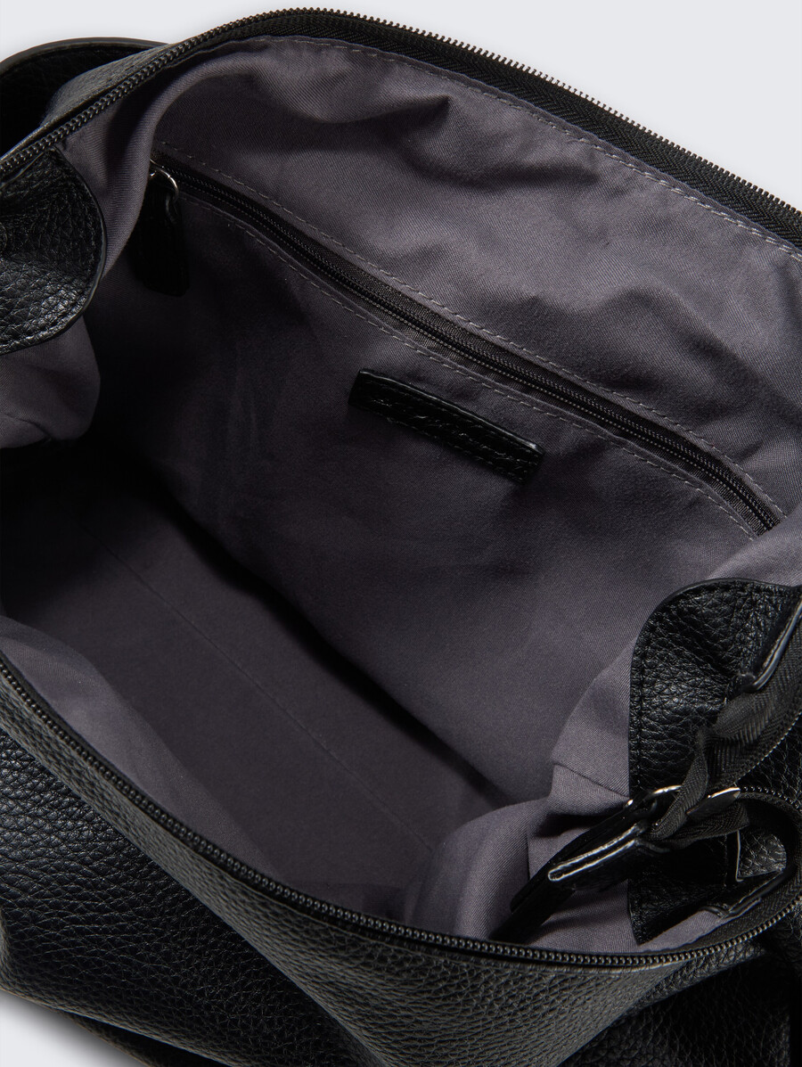 bolso tipo sobre de piel sintética ttlissi m