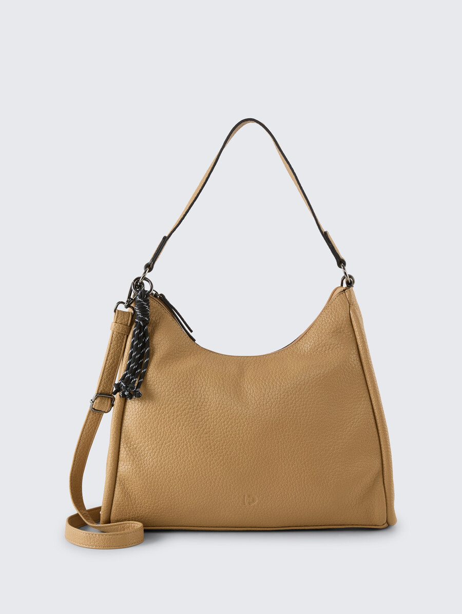 bolso tipo sobre ttfinna m con colgante decorativo
