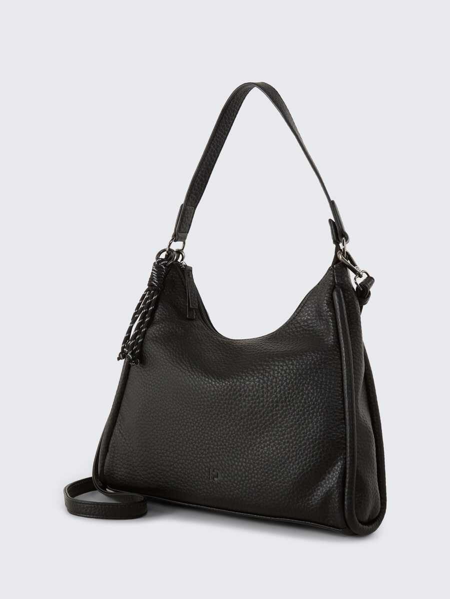 bolso tipo sobre ttfinna m con colgante decorativo