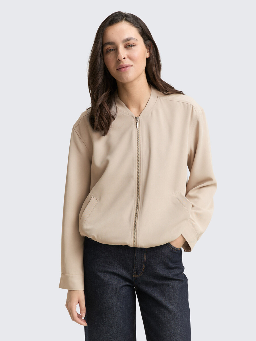 chaqueta tipo blusón de corte holgado