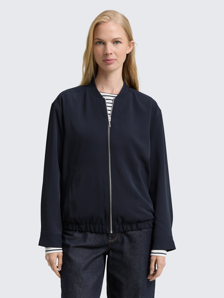 chaqueta tipo blusón de corte holgado