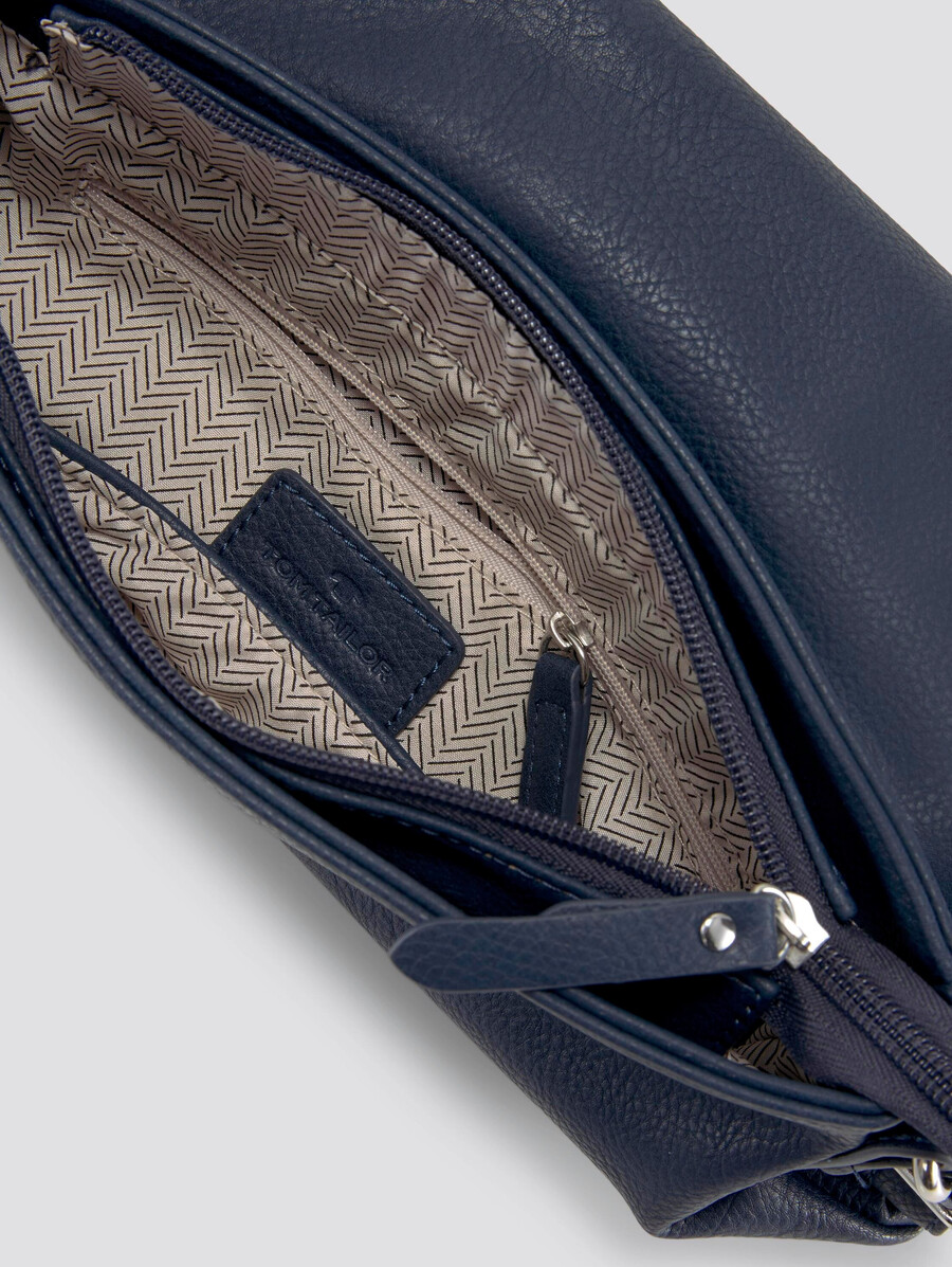 bolso de hombro ttlari con detalle de borla