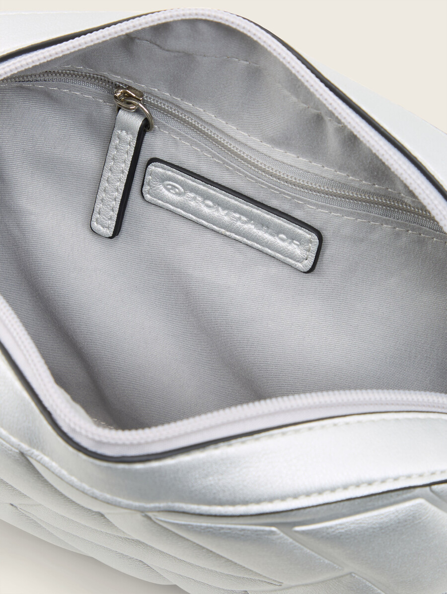 bolso de hombro ttamela con detalles acolchados