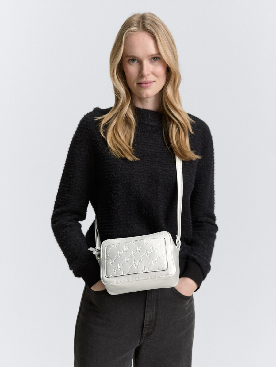 bolso de hombro ttwendi con logotipo en relieve