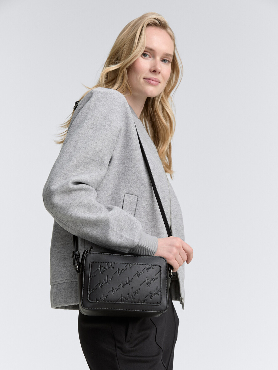 bolso de hombro ttwendi con logotipo en relieve