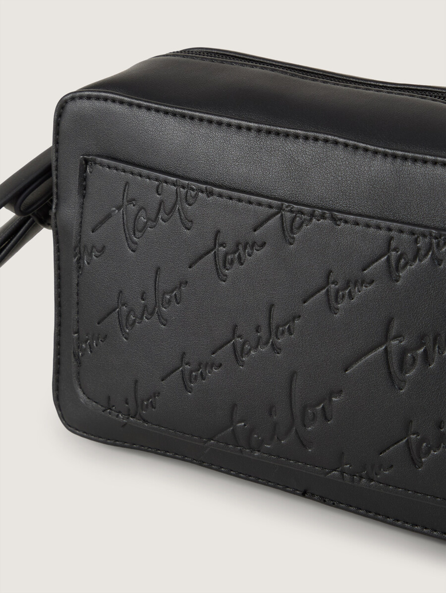 bolso de hombro ttwendi con logotipo en relieve