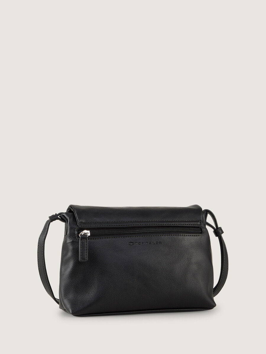 bolso de hombro ttrosabel m con solapa y logotipo en relieve
