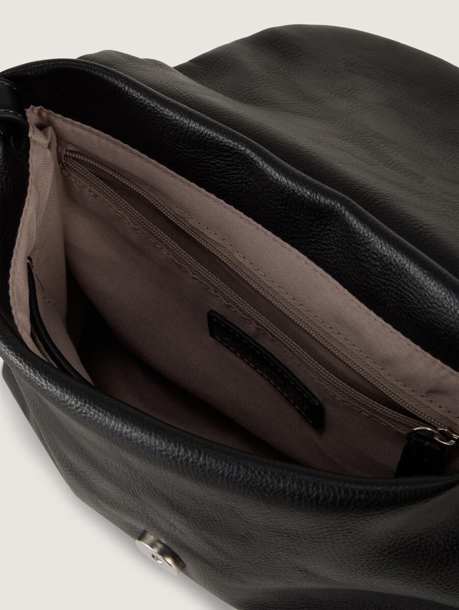 bolso de hombro ttrosabel m con solapa y logotipo en relieve